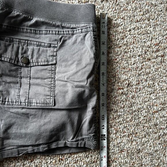 Shorts - Picture 4 of 5